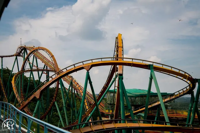 The Floorless Coaster