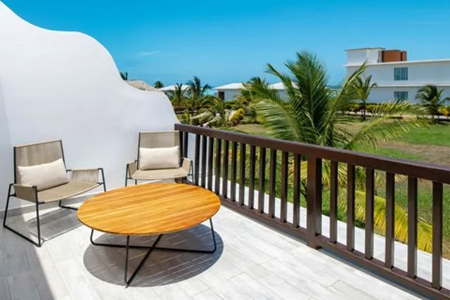 Le Mersenne Zanzibar, Autograph Collection