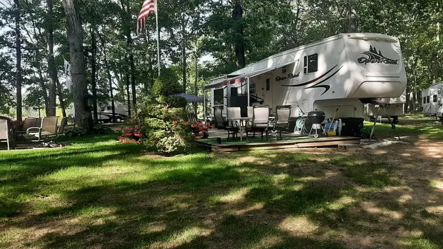 Twin Pine Campground & Canoe