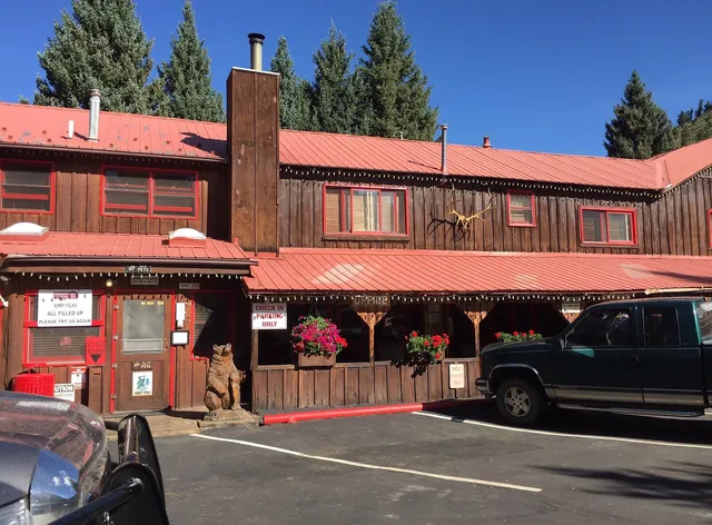 Riverside Lodge & Cabins