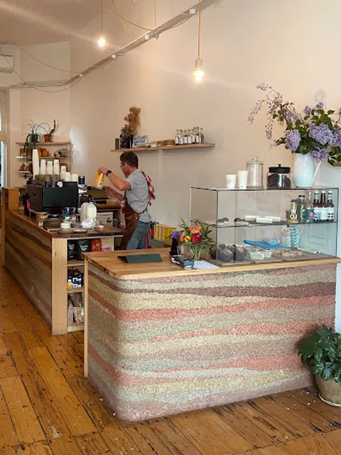 Pollen - Bành Mì, Coffee & Objects