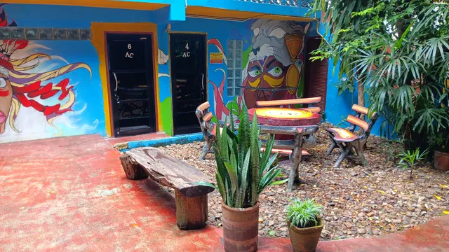 Happy House Backpackers