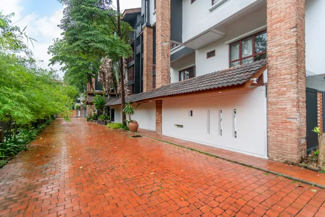 Embassy Villa by COBNB