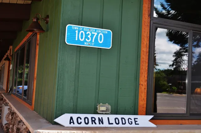 Acorn Lodge & Hotel