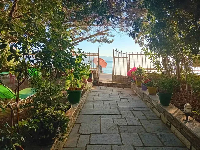 irida house kala nera