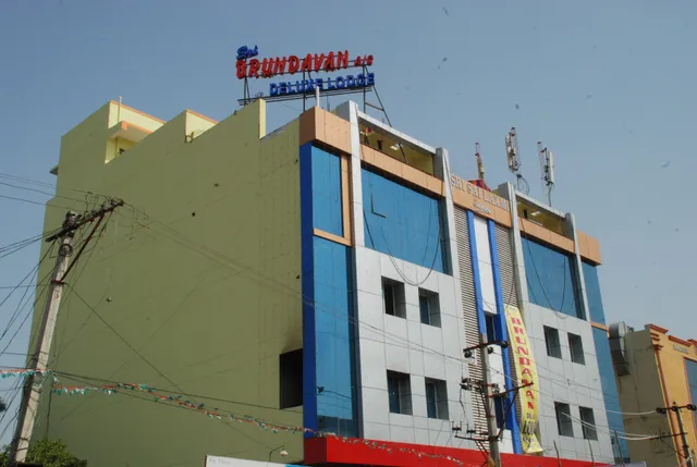 OYO 62158 Sri Brundavan Deluxe Lodge