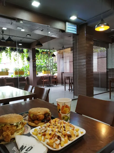 Leon's Burgers & Wings Sahakara Nagar