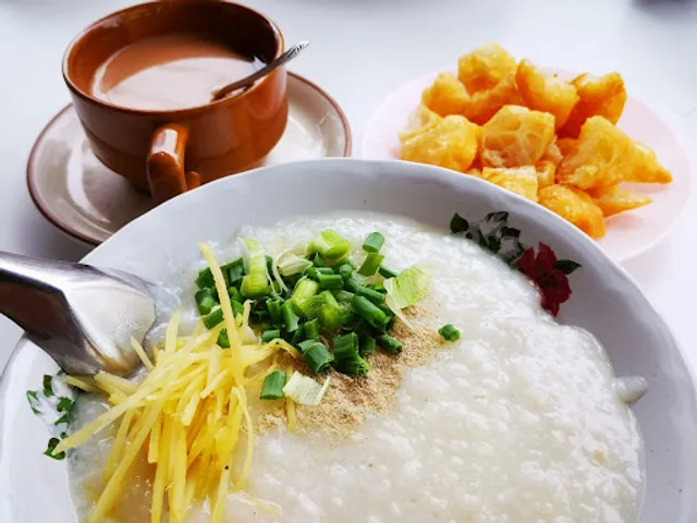 ชัยรัตน์ porridge & noodle