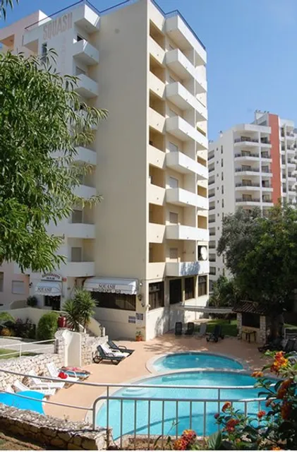 Squash Club Apartments