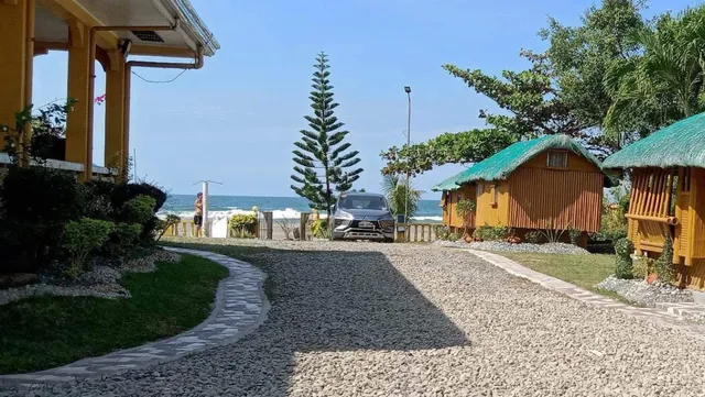 Sea Breeze Beachfront Home and Cottages