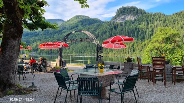 Lore - die Schmankerlwirtin am Schwarzensee