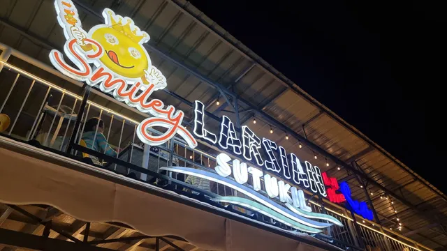 Smiley by The Sea at Il Corso