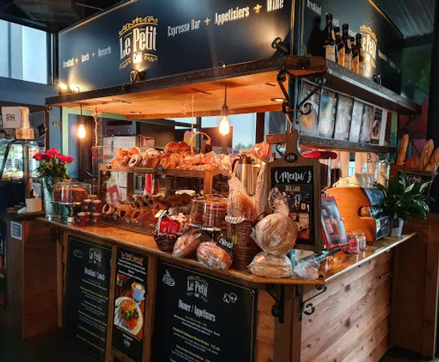 Le Petit Café Happy Valley