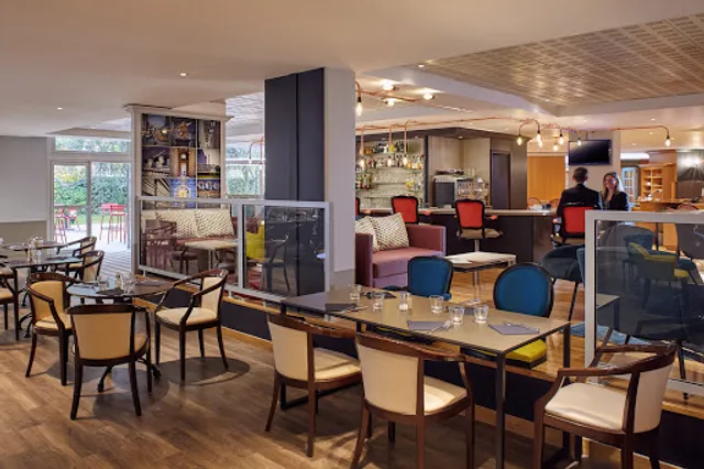 Before PARIS Brasserie Maison