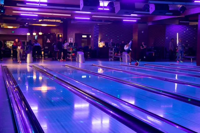 Kingpin Club by Brunswick