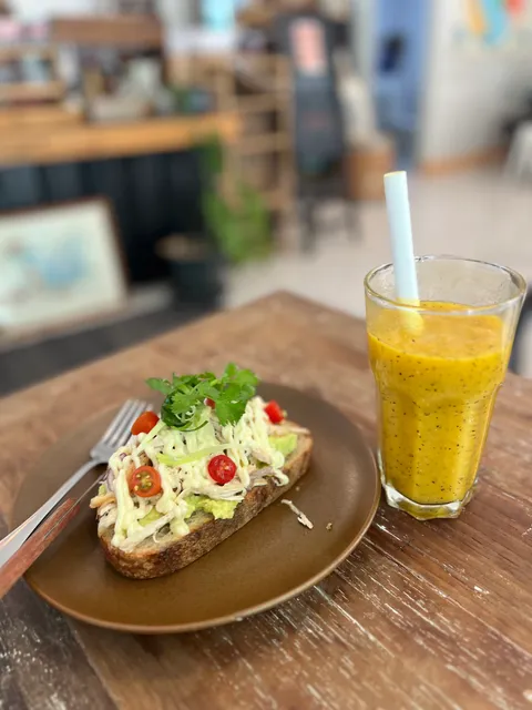 FreshFix Cafe - Breakfast&Brunch,Smoothie & Poke Bowls Chiang Mai