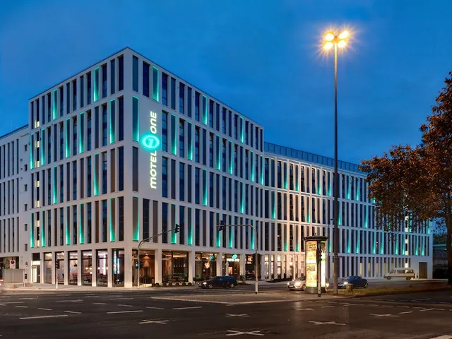 Hotel Motel One Köln-Altstadt