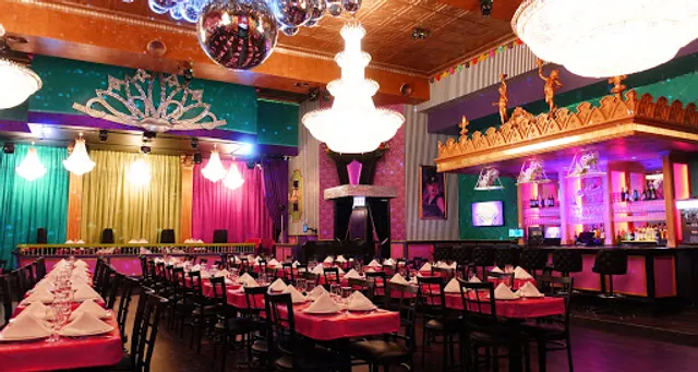 Lips Drag Queen Show Palace, Restaurant & Bar