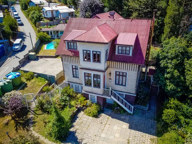 Hotel y Departamentos El Castillo Niebla