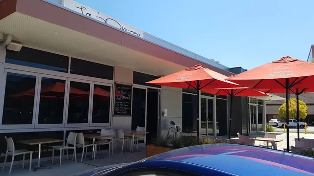 La Piazza Cafe Restaurant
