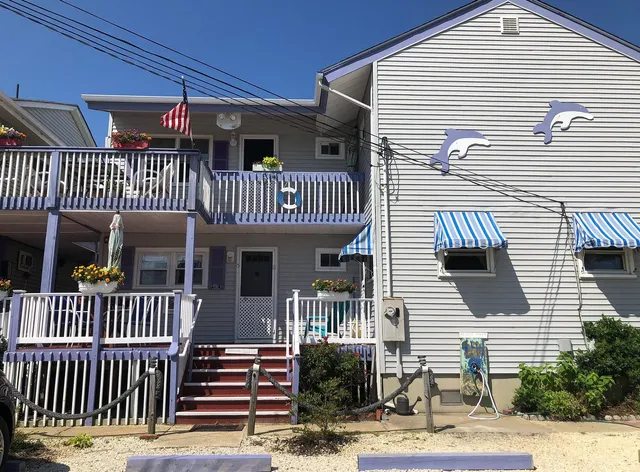 Hurley's At Holgate Motel