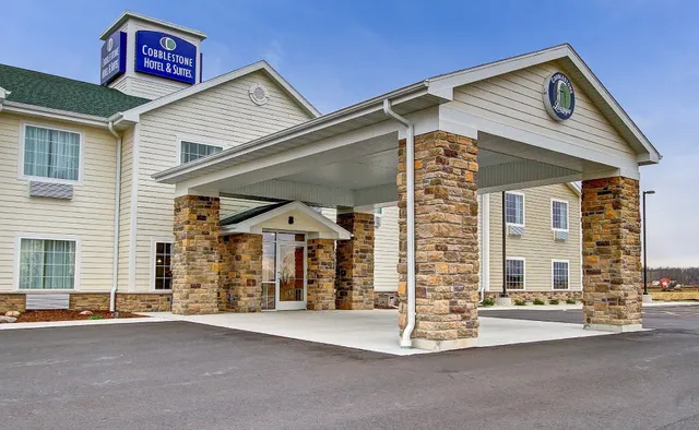Cobblestone Hotel & Suites - Pulaski