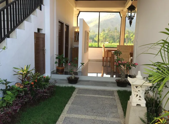 d'Sawah Amed Homestay and warung