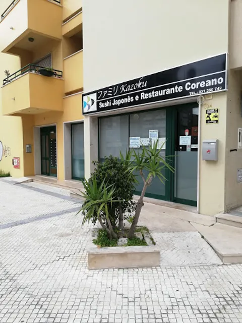 Restaurante Japonês - SUSHI BAR KAZOKU
