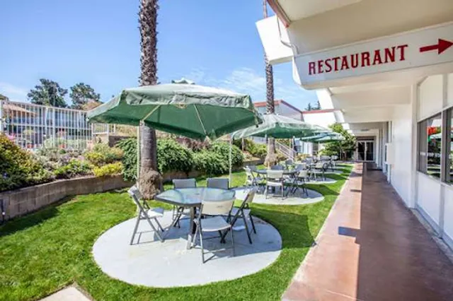 Travelodge by Wyndham Monterey Bay