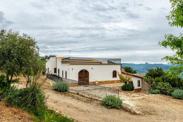 AZIENDA AGRICOLA ROBA ALBANISI