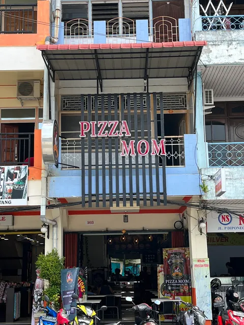 PIZZA MOM - SINGKAWANG