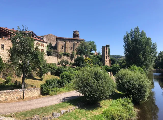 Péniche Formigny. Chambres d'hôtes - location de salle - location de trottinettes électriques tout-terrain