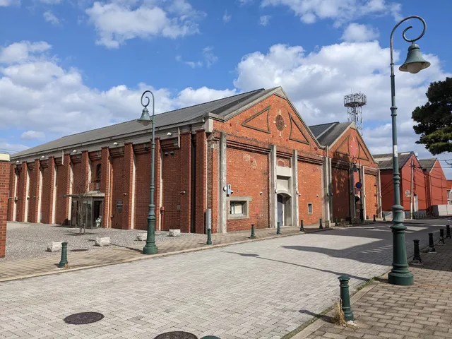 Moji Red Brick Place