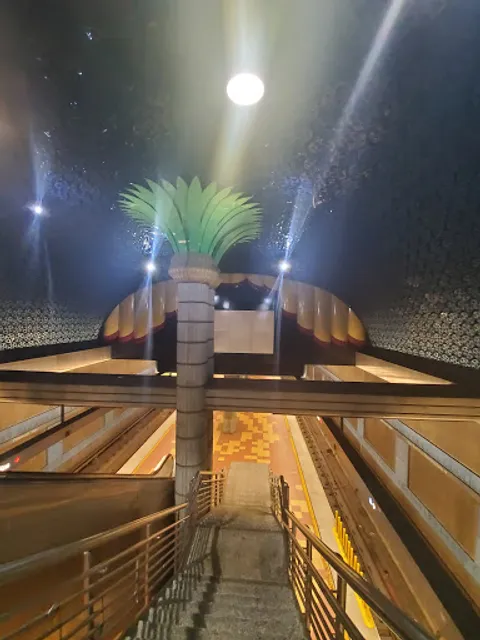 Hollywood / Vine Station