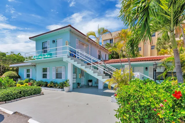 Block 2 Beach Studios and Suites