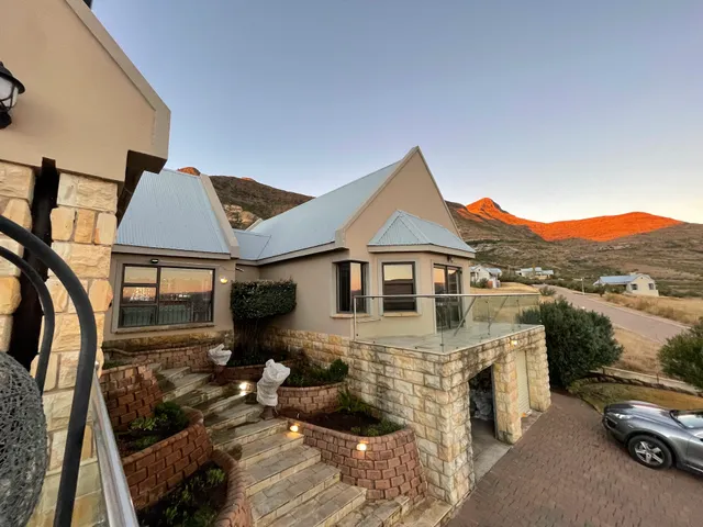 Clarens Grand Villa