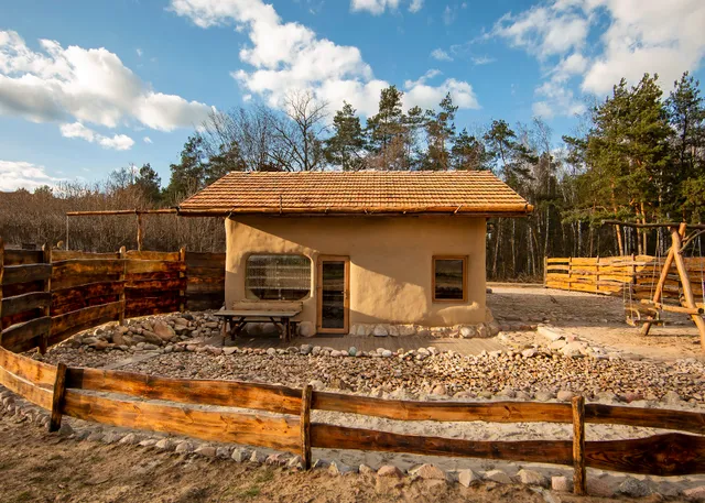 JARGA Chata gliniana całoroczna