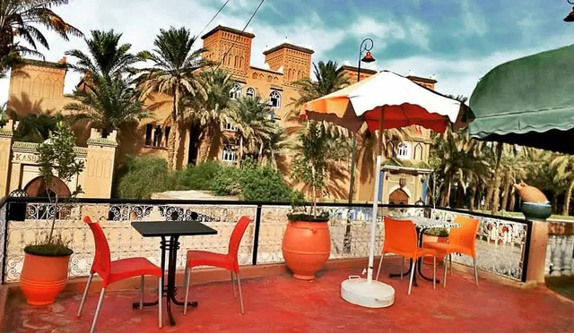 Douni's cafee and restaurant