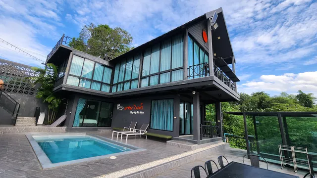 นอนริมน้ำ Sleep by the river