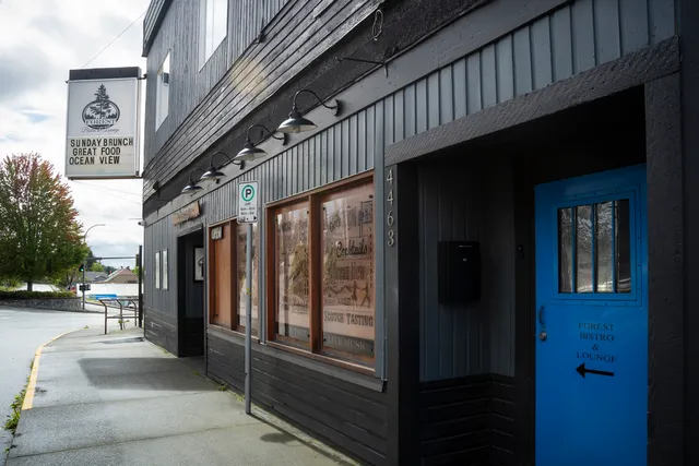 Forest Bistro & Lounge