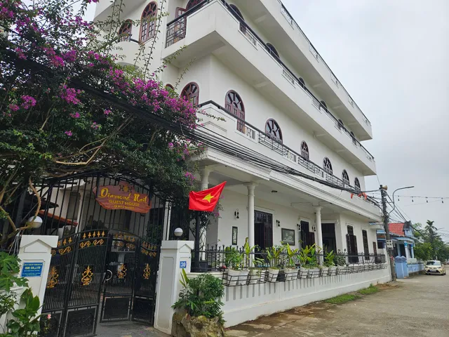 H&H Diamond Nail Guest House