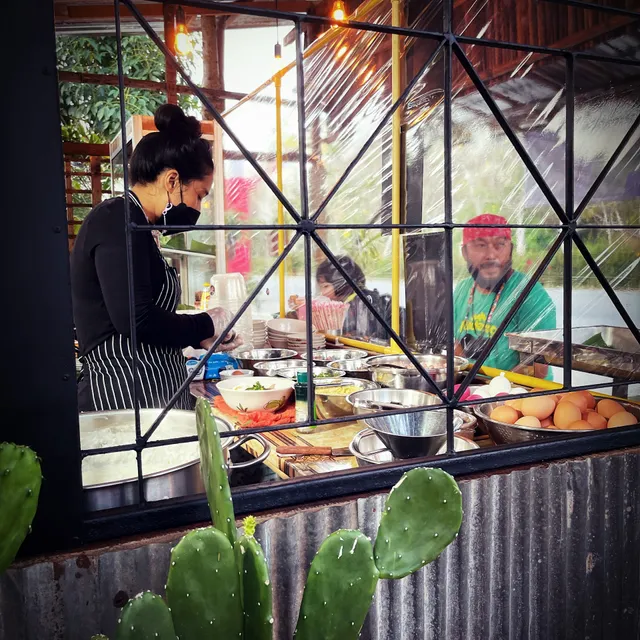 ก๋วยเตี๋ยวไก่ตุ๋นคลาสสิค