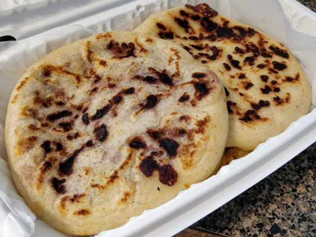 Pupuseria Libertad (Food Truck)