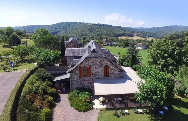Domaine de la chapelle en Corrèze, gites, lodges, camping, piscine, terrain de jeux