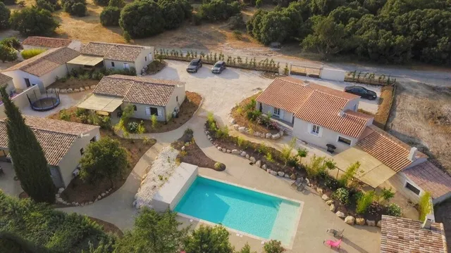 Les Bergeries de Saumane: Gîte avec piscine dans le Luberon, Gîte de groupe en Provence, Golf de Saumane, dans le Vaucluse