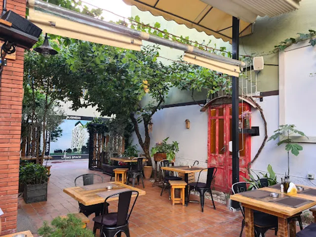 E Jona Bar & Restaurant