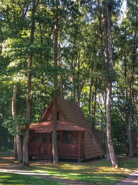 Leśny Zaułek. Ośrodek Wczasowy Tanie noclegi Domki do wynajęcia Wczasy nad morzem