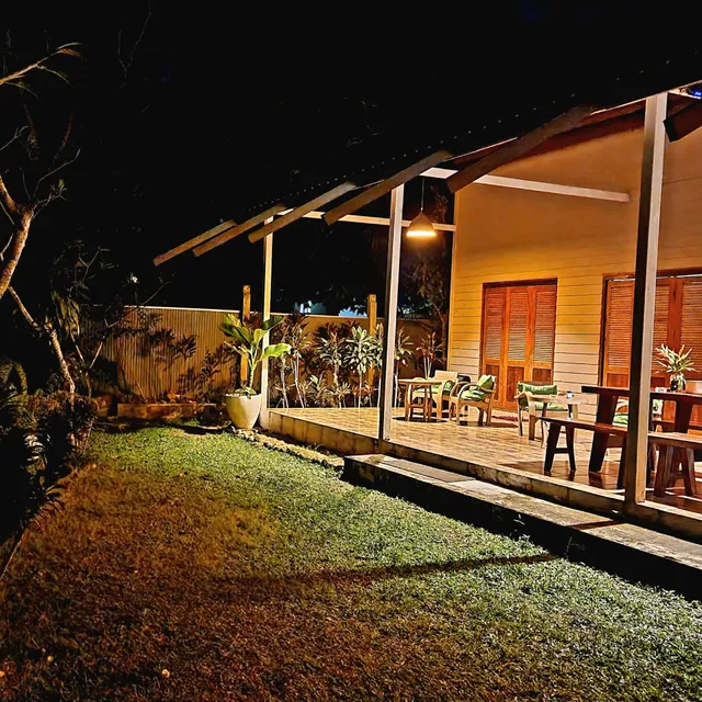 Baan Hinlad Home and Hostel ( ห้องพักส่วนตัวแบบพัดลม ห้องน้ำห้องอาบน้ำใช้ร่วมกัน )