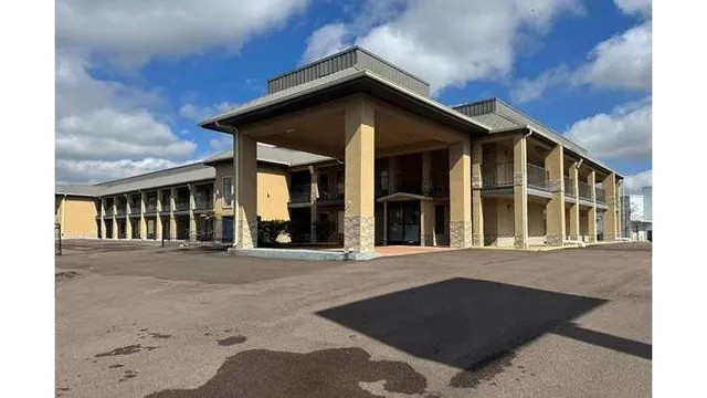 Super 8 by Wyndham Jackson MS