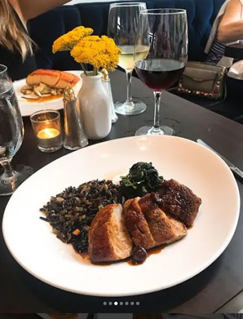 Perle on Maple Restaurant & Bar